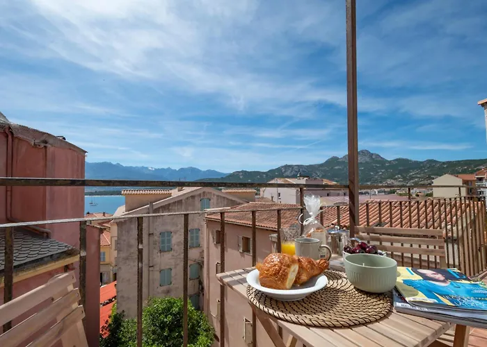 Lume Vue Au Coeur A Deux Pas Port Citadelle