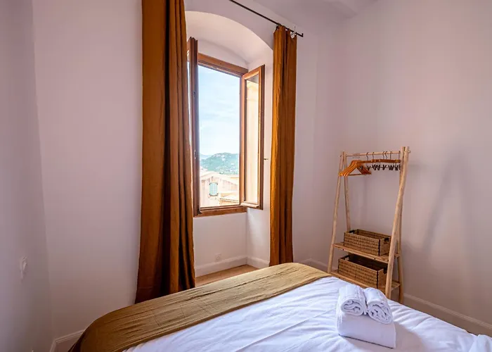 Lume Vue Au Coeur A Deux Pas Port Citadelle